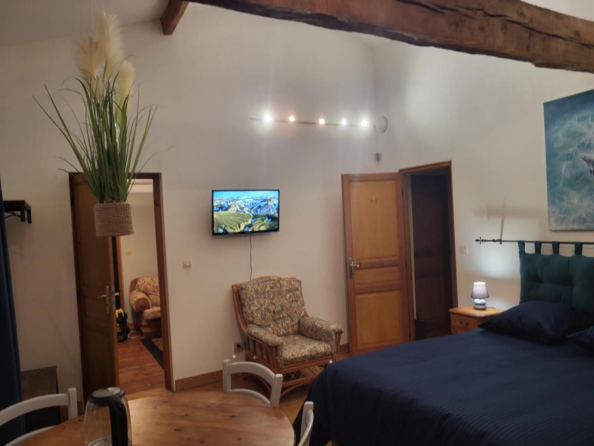 Bed and Breakfast Domaine De La Sarrotte Saugon Екстер'єр фото