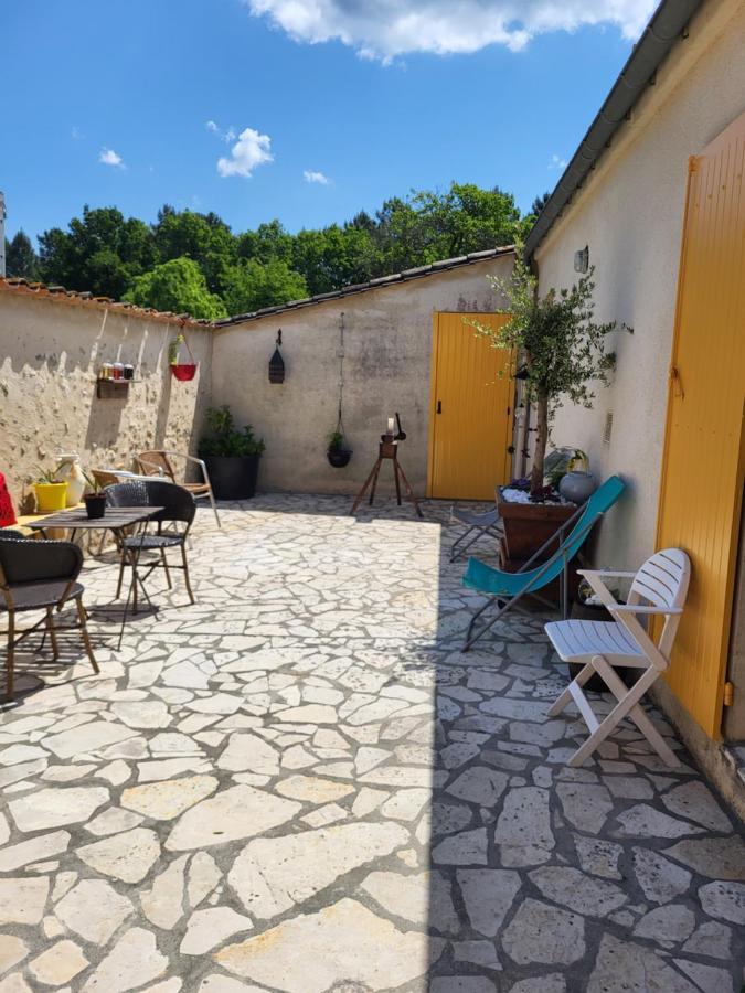 Bed and Breakfast Domaine De La Sarrotte Saugon Екстер'єр фото