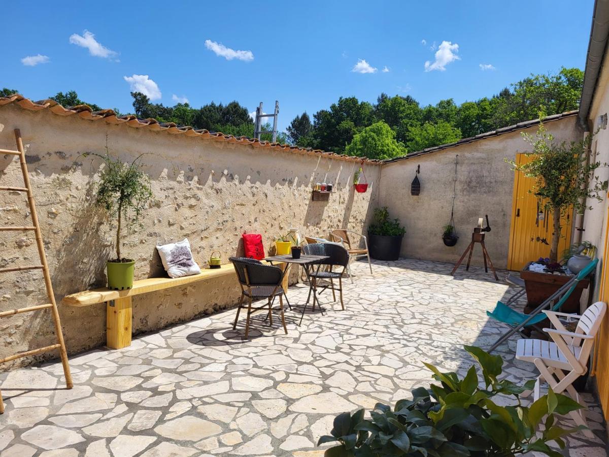 Bed and Breakfast Domaine De La Sarrotte Saugon Екстер'єр фото